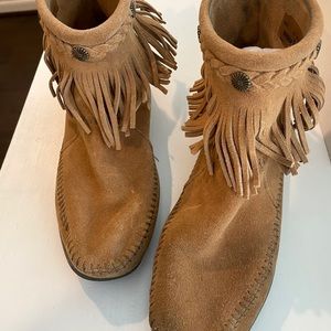 Minnetonka High Top Back Zip Boot